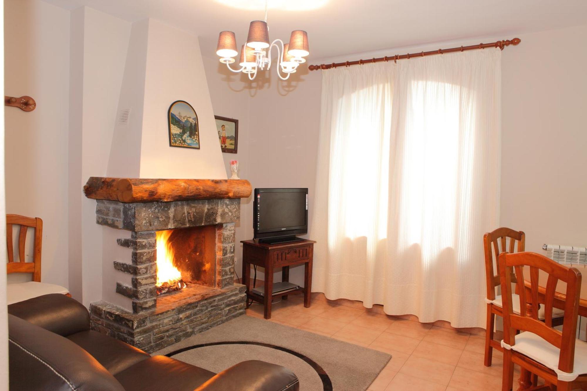 Apartamentos Alba Casa Alquesera Sahun ภายนอก รูปภาพ