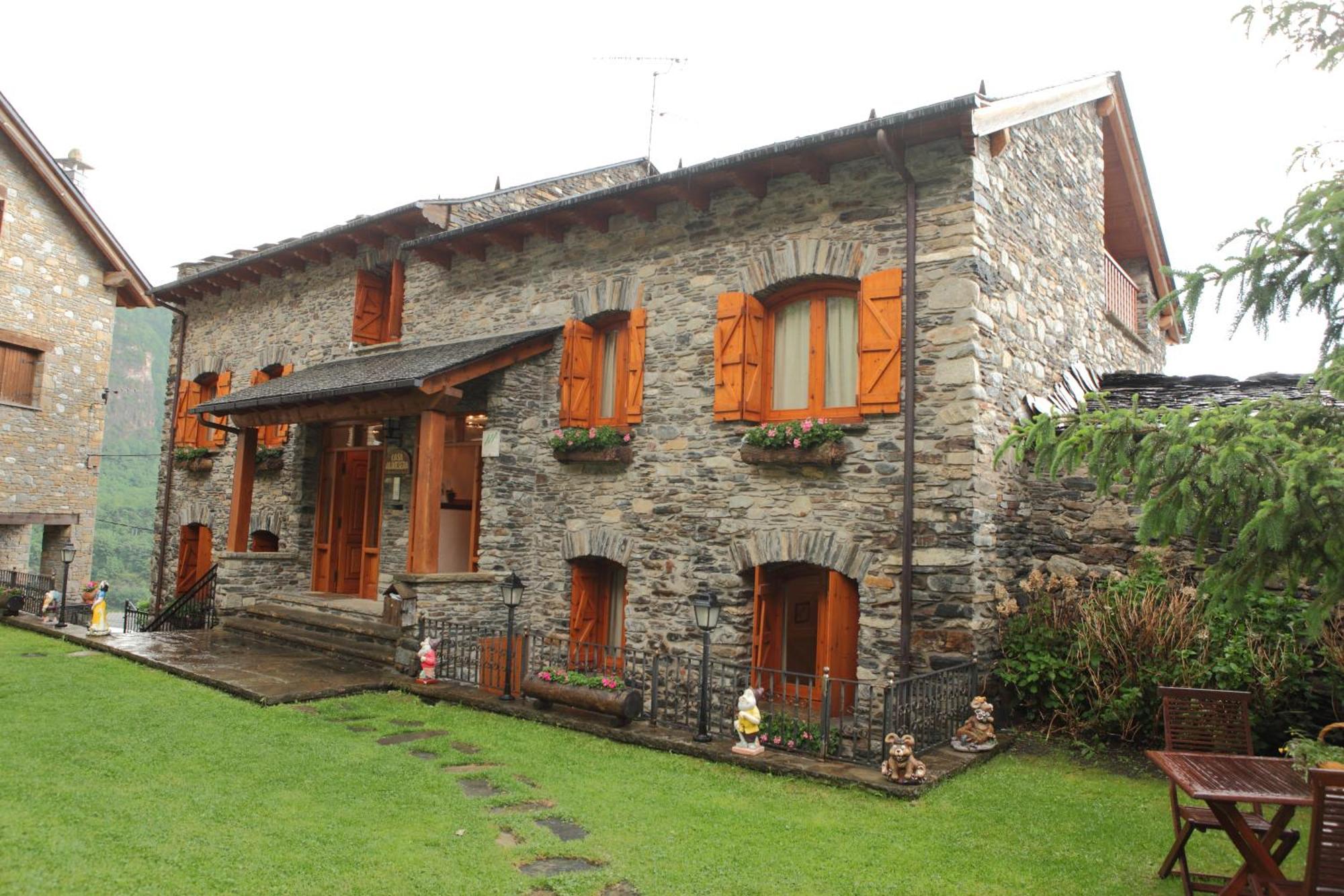 Apartamentos Alba Casa Alquesera Sahun ภายนอก รูปภาพ